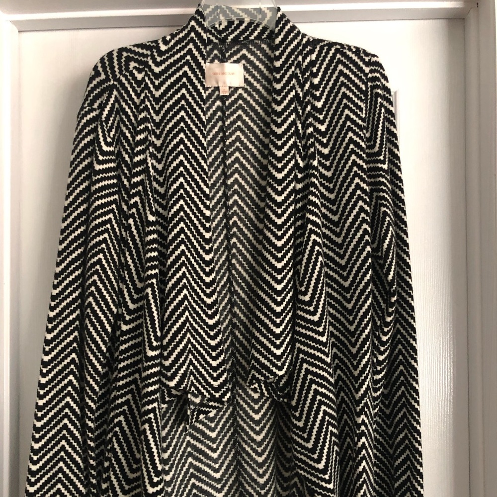 Skies Are Blue Houndstooth style cardigan